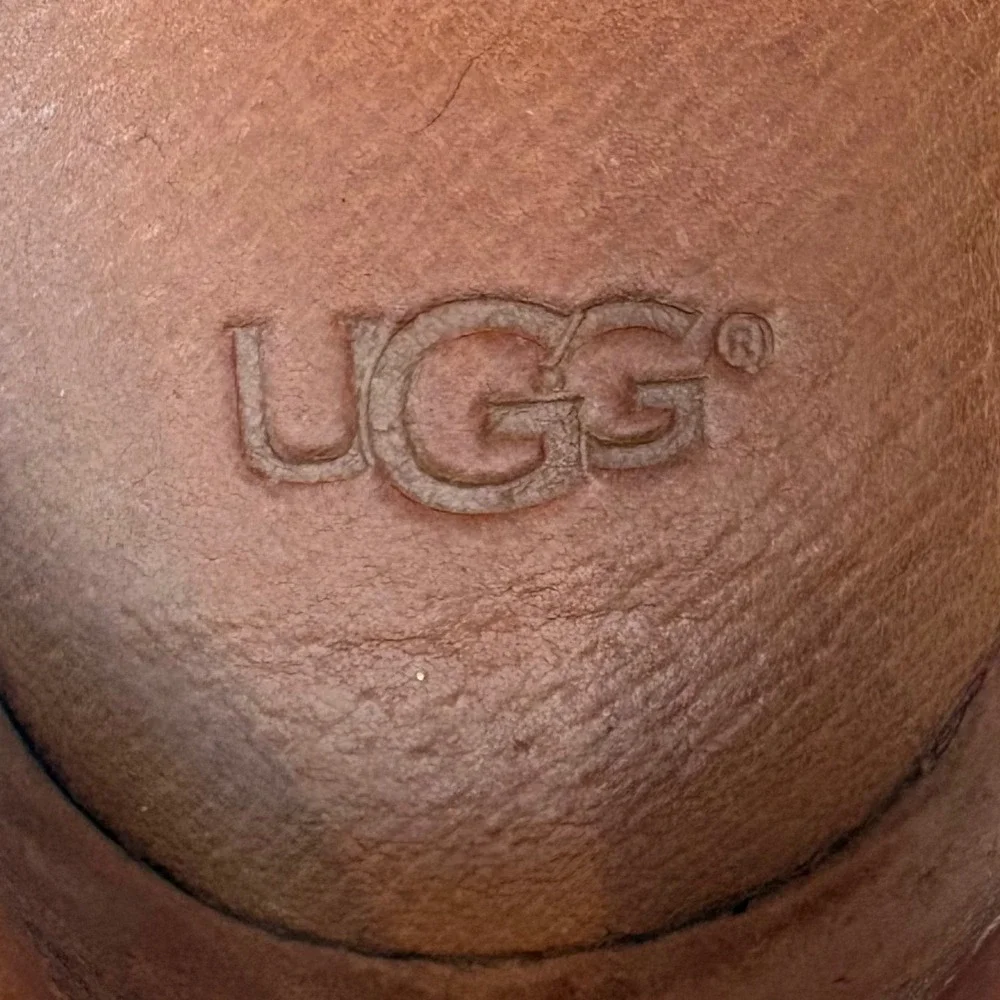 UGG Cas Slip On Suede Leather Sneakers Womens 7‎ Chestnut Brown Metallic Gold
